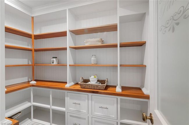 Butler's Pantry: Office, Coffee Bar, Walk-in Pantry and Prep Sink | Image 22