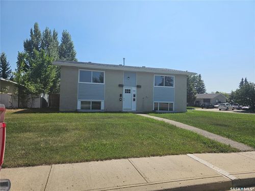 8992 Panton Ave, Home with 7 bedrooms, 4 bathrooms and 4 parking in North Battleford SK | Card Image