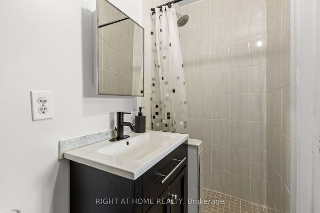4 Deena Pl, House other with 8 bedrooms, 7 bathrooms and 6 parking in Markham ON | Image 26