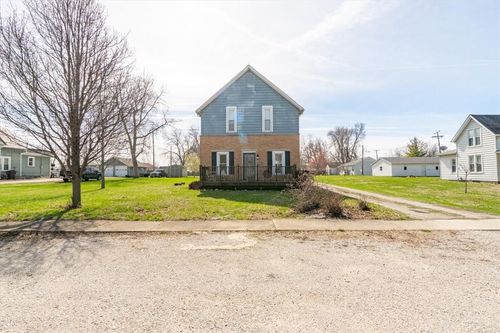 219 E Elm St, Argenta, IL, 62501-8231 | Card Image