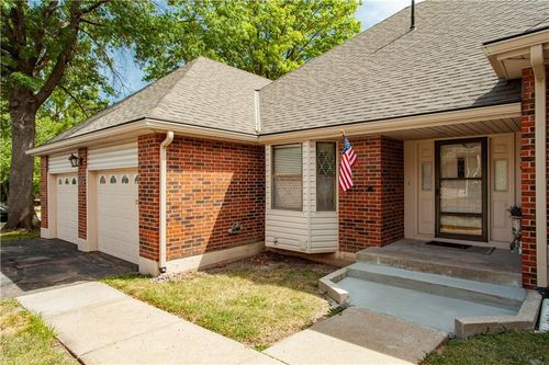 329 E Partridge Ave, Independence, MO, 64055-1452 | Card Image