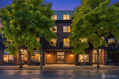 206-1909 10th Ave W, Seattle, WA, 98119-5819 | Card Image
