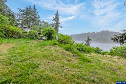 5916 S Bay Rd, Toledo, OR, 97391-9753 | Card Image