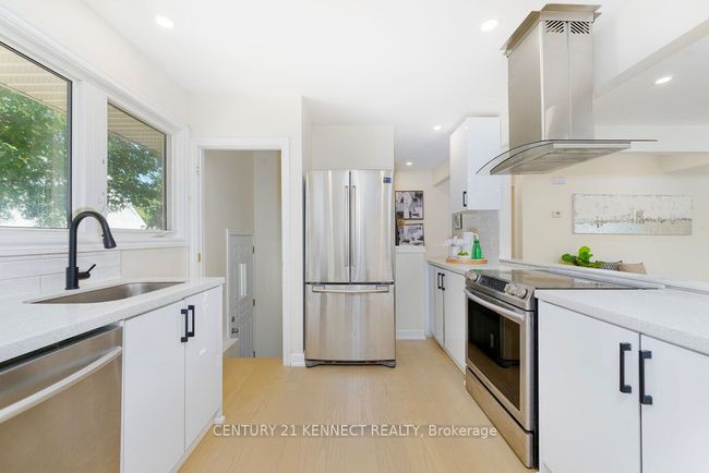 1666 Fisher Ave, House other with 3 bedrooms, 2 bathrooms and 3 parking in Ottawa ON | Image 11