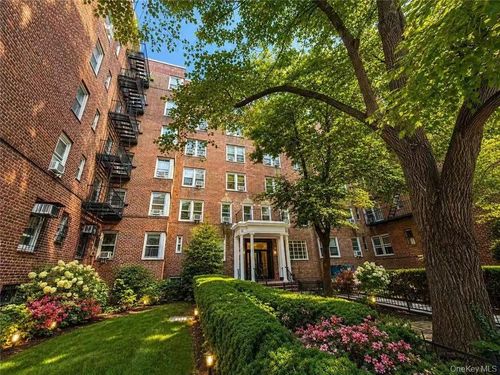 3h-8511 34th Avenue, New York, NY, 11372 | Card Image