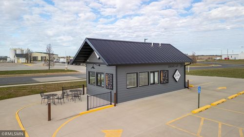 331 Sandstone Dr Nw, Eyota, MN, 55934-7500 | Card Image