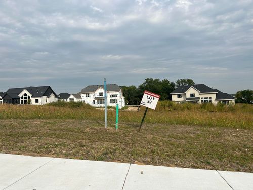 39 N Hill Dr, Sussex, WI, 53089 | Card Image