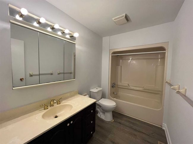 404 Hansen Rd N, House attached with 4 bedrooms, 4 bathrooms and 4 parking in Brampton ON | Image 37