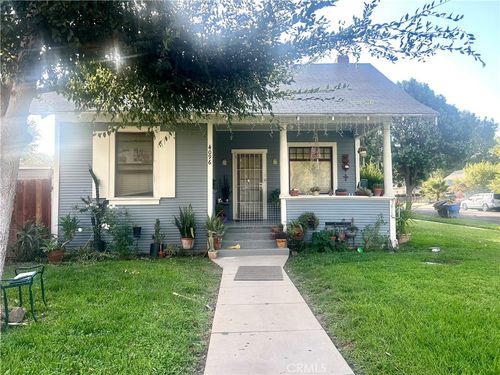 4096 Pine St, Riverside, CA, 92501-3452 | Card Image