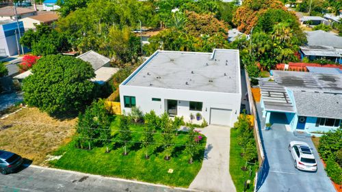 369 Orange Way, West Palm Beach, FL, 33405-4923 | Card Image
