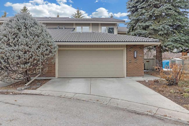 210 - 20 Midpark Crescent Se, Home with 3 bedrooms, 3 bathrooms and 2 parking in Calgary AB | Image 1