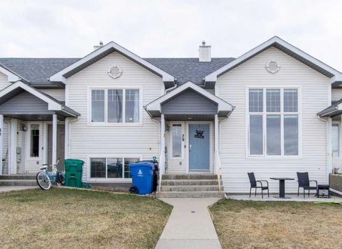 39 Blackfoot Blvd W, Lethbridge, AB, T1K7N7 | Card Image