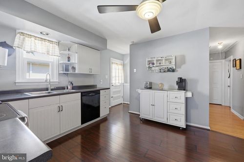 129 E Maple Ave, BROOKHAVEN, PA, 19015-1742 | Card Image