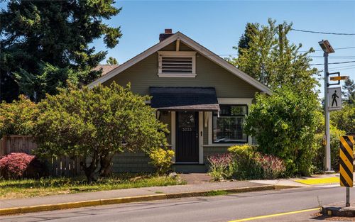 3033 Cedar Hill Rd, Victoria, BC, V8T3J2 | Card Image
