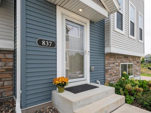 837 Roselyn Dr, Victoria, MN, 55386-2101 | Card Image