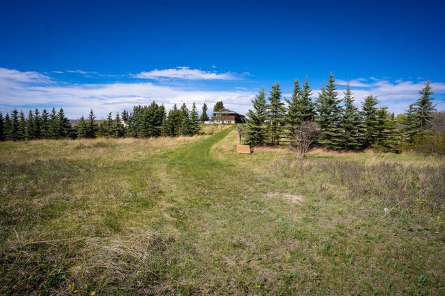 37 Blazer Estates Ridge, Home with 5 bedrooms, 2 bathrooms and 8 parking in Rural Rocky View County AB | Image 7