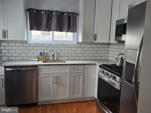 323 Cross St, PHILADELPHIA, PA, 19147-6508 | Card Image