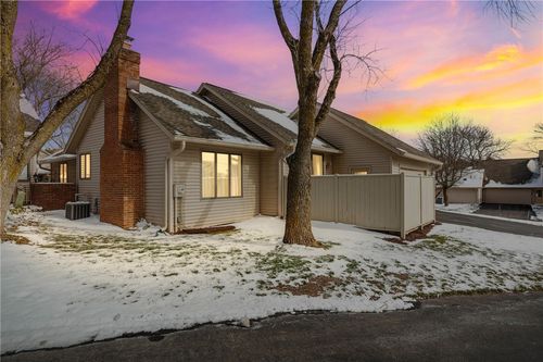 32 Greenwood Park, Pittsford, NY, 14534-2965 | Card Image