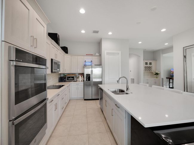12578 Sw Sunrise Lake Ter, House other with 3 bedrooms, 3 bathrooms and null parking in Port St. Lucie FL | Image 4
