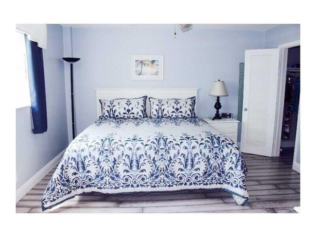 King sized bed, walk in closet and an ocean view! | Image 16