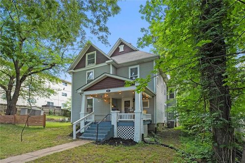 927 Louisiana St, Lawrence, KS, 66044-2825 | Card Image