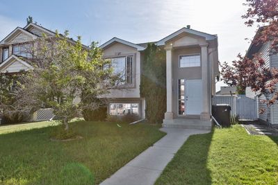 137 Peigan Crt W, House detached with 4 bedrooms, 2 bathrooms and 3 parking in Lethbridge AB | Image 1