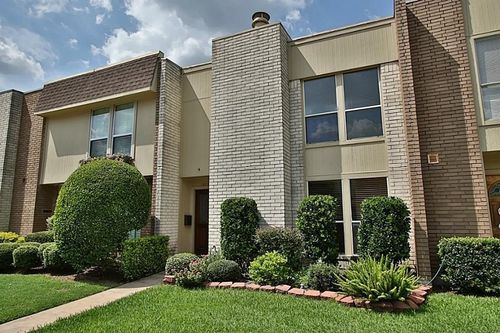 5228 Woodlawn Pl, Bellaire, TX, 77401-3305 | Card Image
