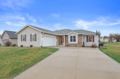 N7996 Woody Ln, Ixonia, WI, 53036-9479 | Card Image