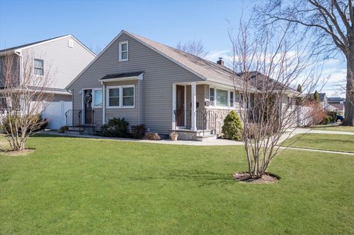 3401 Hawthorne Dr N, Wantagh, NY, 11793-2610 | Card Image