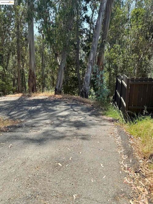 6406 Valley View Rd, Oakland, CA, 94611-1229 | Card Image