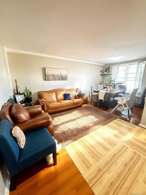 5j-63-45 Saunders St, Rego Park, NY, 11374 | Card Image