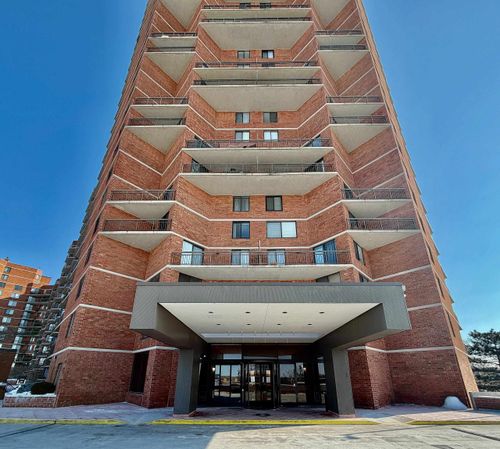 525-525 Harmon Cove Tower, Secaucus, NJ, 07094-1732 | Card Image