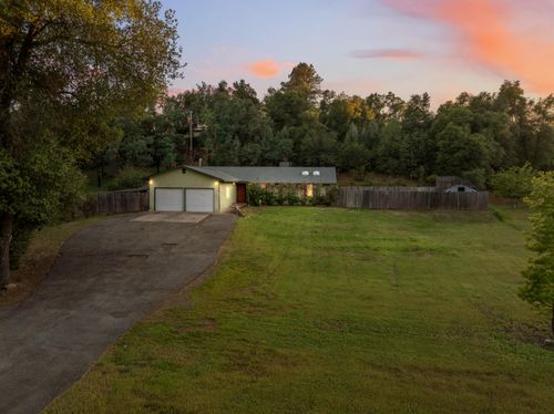 10618 Old Oregon Trl, Redding, CA, 96003-8235 | Card Image