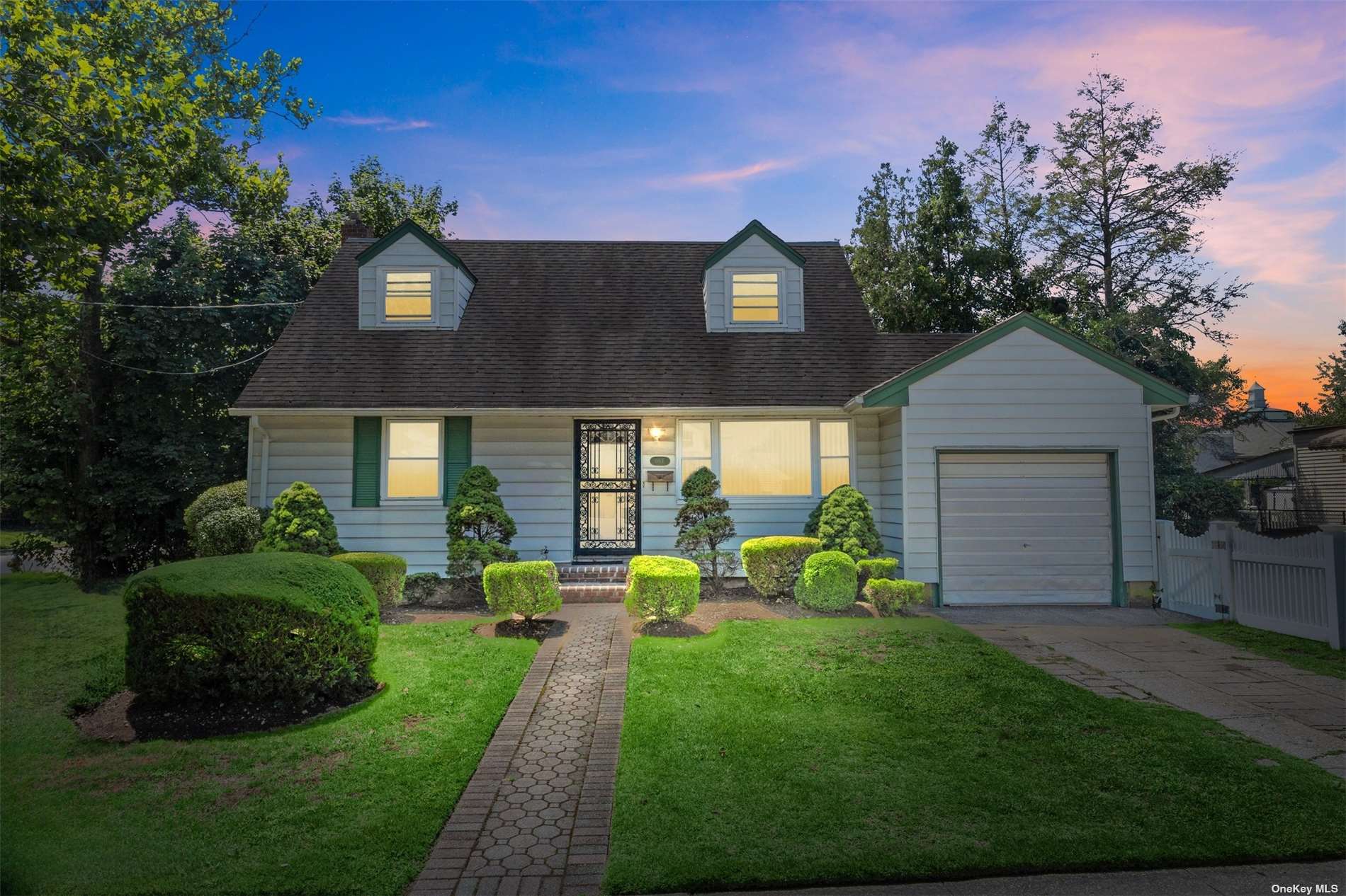 Circle Dr, Westbury, NY 11590
