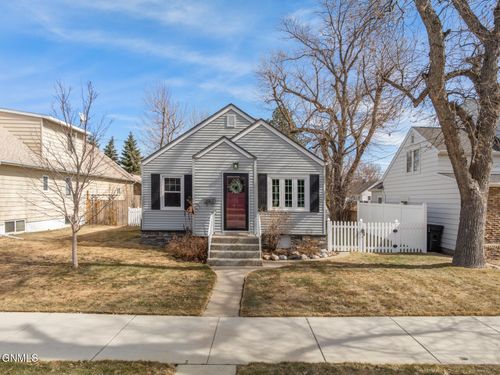 818 1st Ave W, Williston, ND, 58801-5212 | Card Image