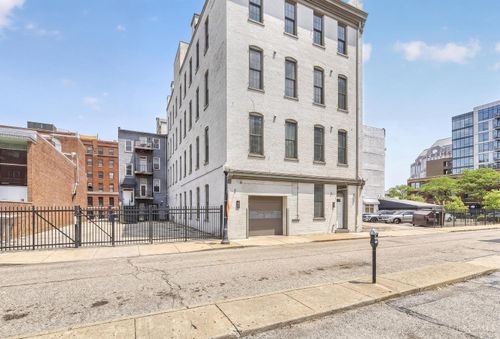 813 Broadway St, Cincinnati, OH, 45202-1335 | Card Image