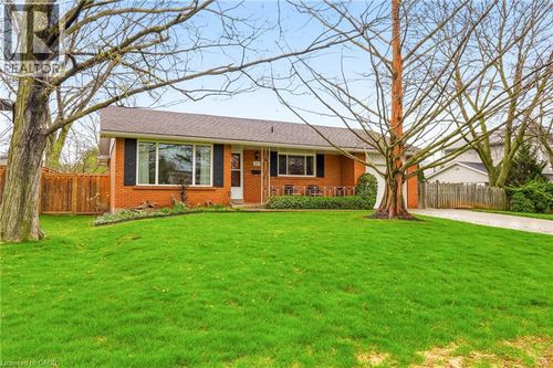 369 Beechwood Crescent, Burlington, ON, L7L3P7 | Card Image