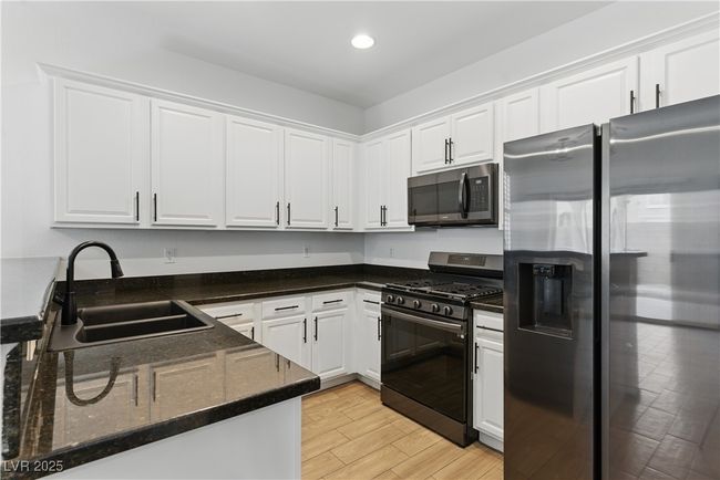 Kitchen | Image 11