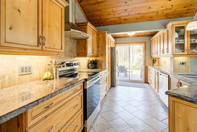 303 Tower Rd, House other with 3 bedrooms, 2 bathrooms and 6 parking in Lansdowne ON | Image 25