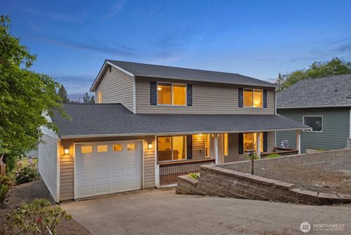 1790 Se Crescent Dr, Shelton, WA, 98584-8669 | Card Image