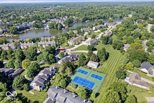11264 Fonthill Dr, Condo with 2 bedrooms, 3 bathrooms and null parking in Indianapolis IN | Image 18