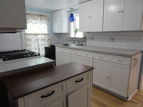 40 Parkview St, Newport, NH, 03773-1703 | Card Image