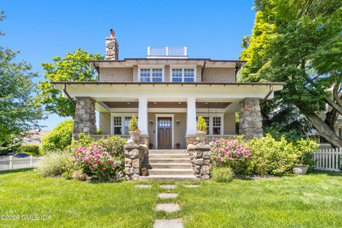 39 Edgewater Dr, Old Greenwich, CT, 06870-1907 | Card Image