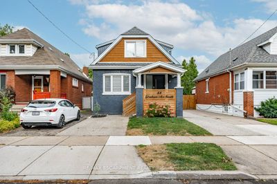 88 Graham Ave S, House other with 3 bedrooms, 3 bathrooms and 2 parking in Hamilton ON | Image 1