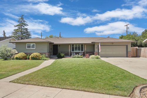 935 Daisy Ave, Lodi, CA, 95242-2302 | Card Image
