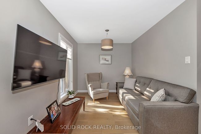 1229 Erindale Dr, House other with 4 bedrooms, 2 bathrooms and 3 parking in Ottawa ON | Image 9