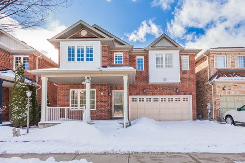 155 Penndutch Cir, Stouffville, ON, L4A0N9 | Card Image