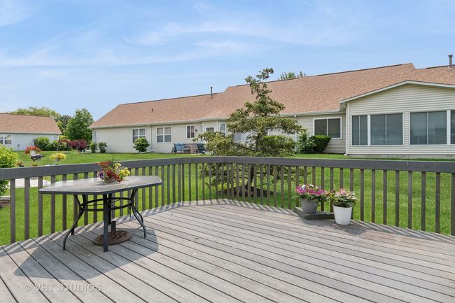 21513 W Douglas Ln, Condo with 3 bedrooms, 2 bathrooms and 2 parking in Plainfield IL | Image 19