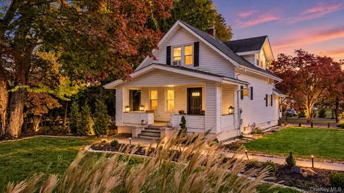 12 E Nauraushaun Ave, Pearl River, NY, 10965-2916 | Card Image