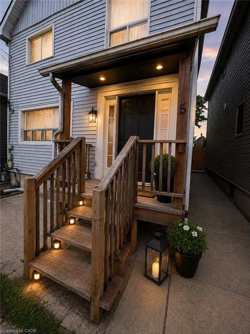 5 Rowanwood St, Hamilton, ON, L8L7H1 | Card Image